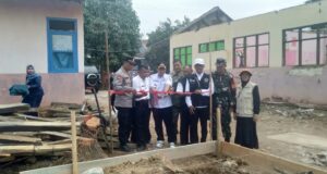 Peletakan Batu Pertama Ruang Administrasi SDN 3 Mekarsari, Dihadiri Unsur Forkopimcam Cibalong