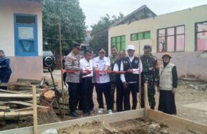 Peletakan Batu Pertama Ruang Administrasi SDN 3 Mekarsari, Dihadiri Unsur Forkopimcam Cibalong